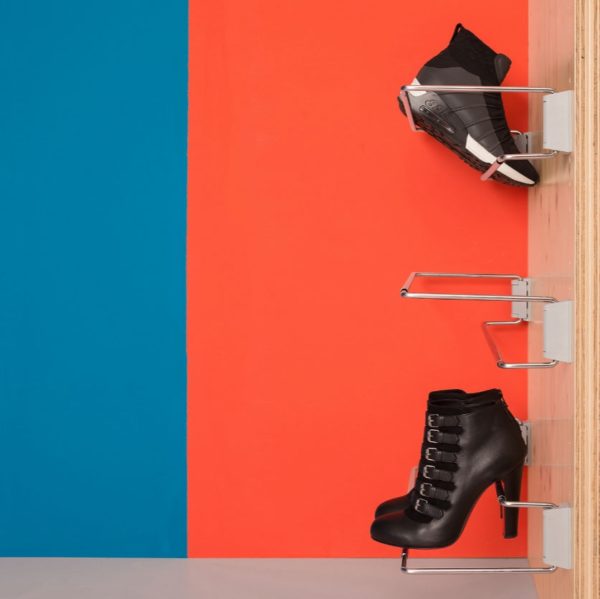 Adjustable width shoe discount rack